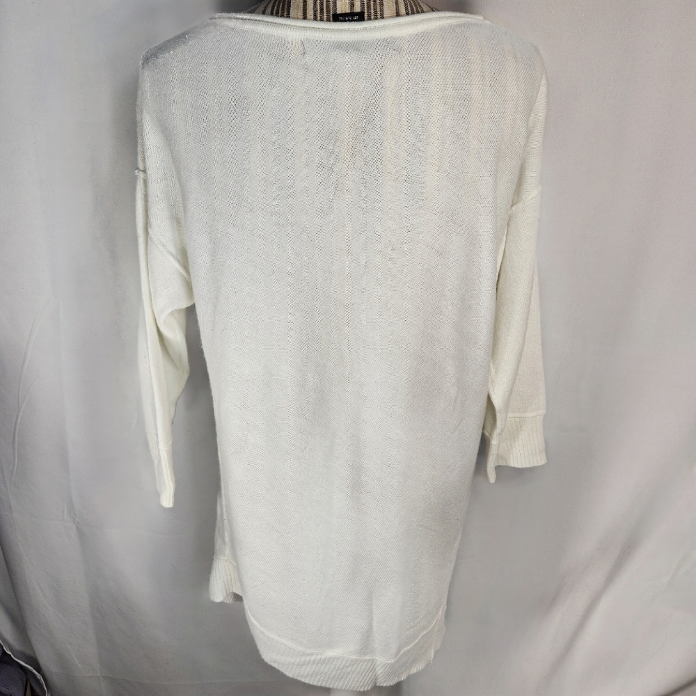 88th & Madison White 3/4 Sleeve Asymmetrical Hem Sweater Size Medium - Picture 4 of 7